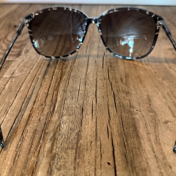 Versace VE4220 Sunglasses – Grey Tortoise Frame / Brown Gradient Lenses w/ Case - Picture 7 of 8